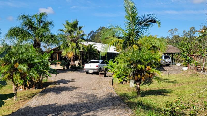 Sítio magnífico casa 4 dorm e piscina Condomínio Country Club